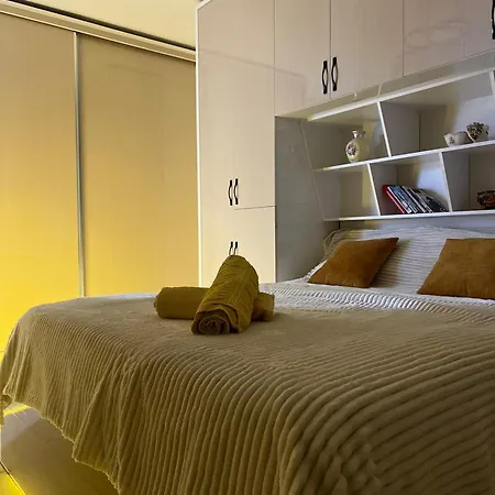 Montrix Cozy In Center Apartamento