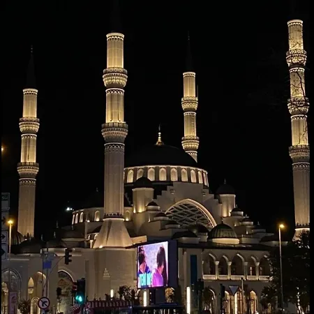 Montrix Cozy In Center